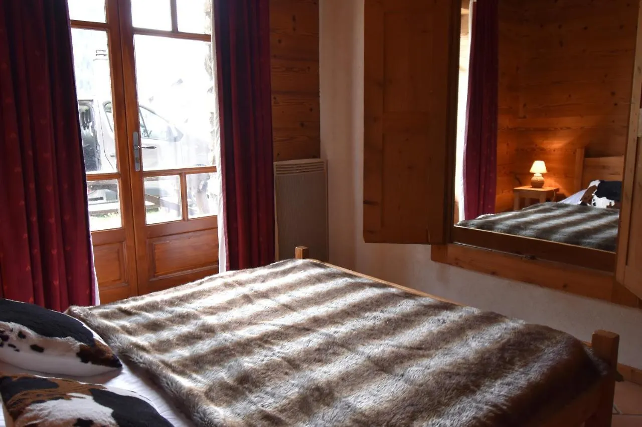 Vaujanylocations - Chalets Clovis I & II
