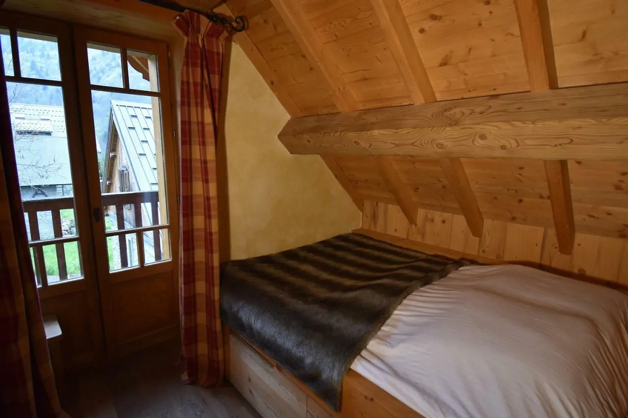 Vaujanylocations - Chalets Clovis I & II